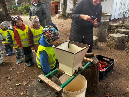 Krásný výlet do botanické zahrady a výroba moštu